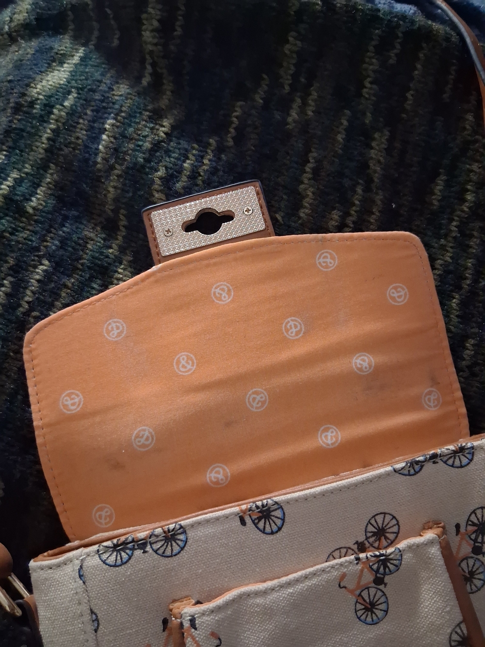 Mary & Martha Adventure On Crossbody Bag View 5
